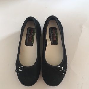 Sketchers black ladies flats. NEW!